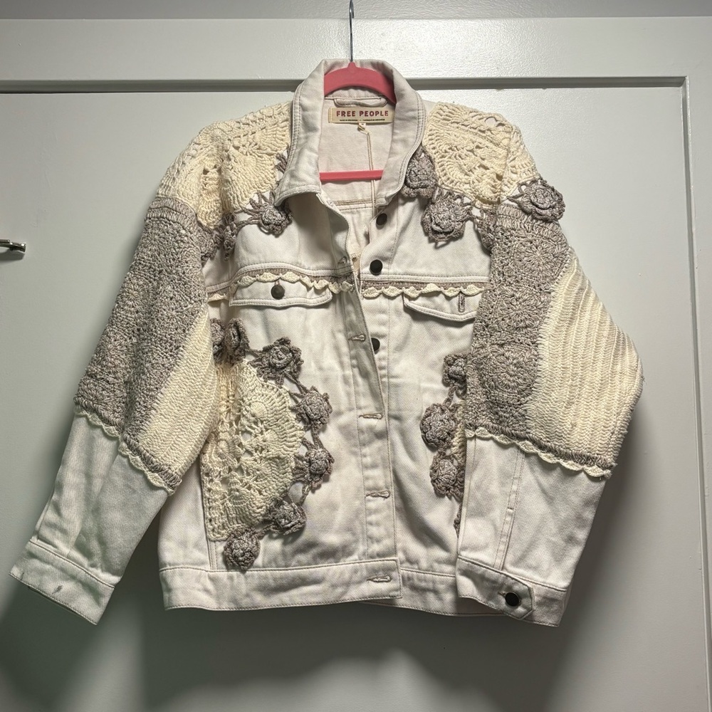 NWT Free People Bali Rare Hearts Crochet Embroidered Flower Beige Denim Jacket M - Picture 7 of 11